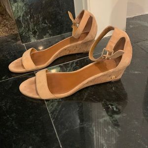 TORY BURCH 81/2 fear condition still good life… price reflected in worn